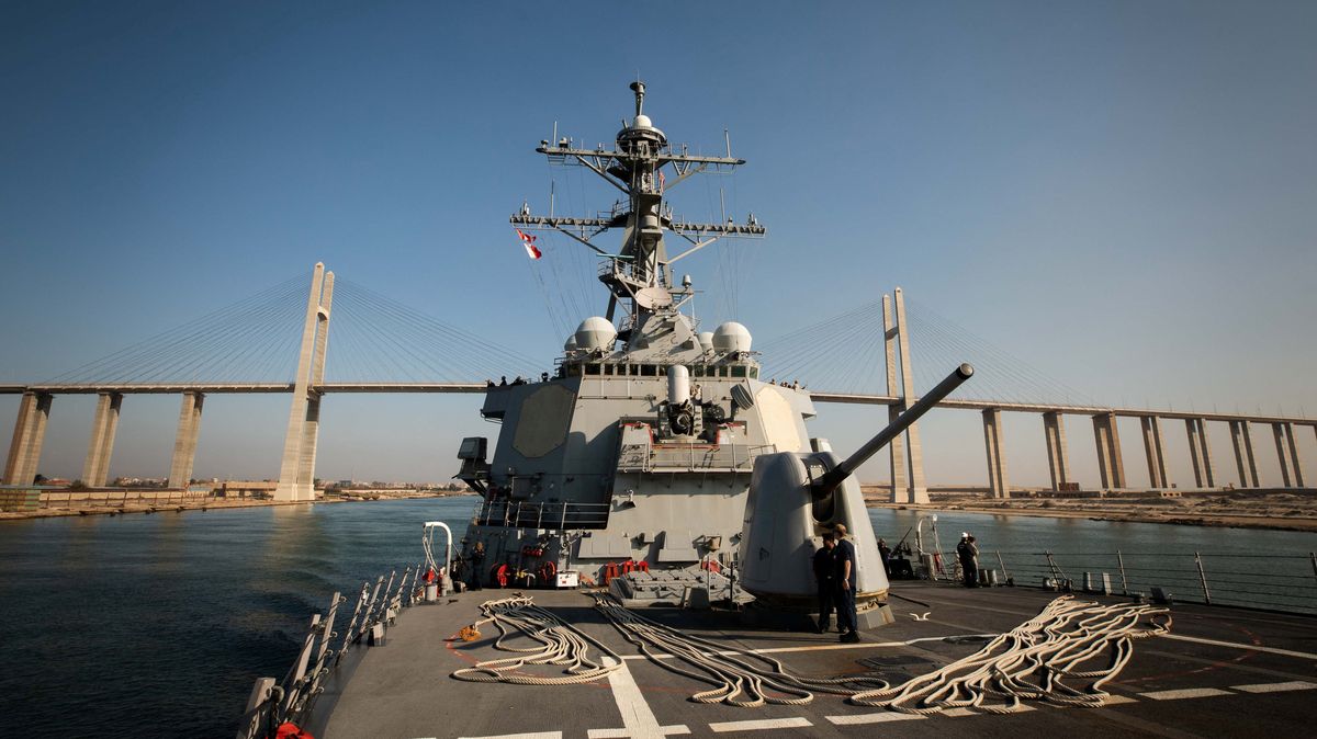 Americký torpédoborec sestřelil v Rudém moři drony vypálené z Jemenu